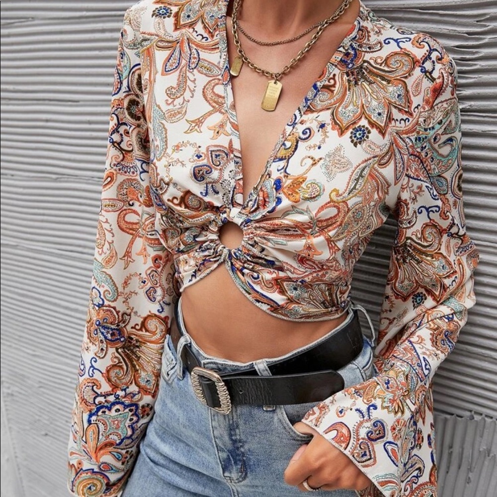Floral ring crop top with flare arms